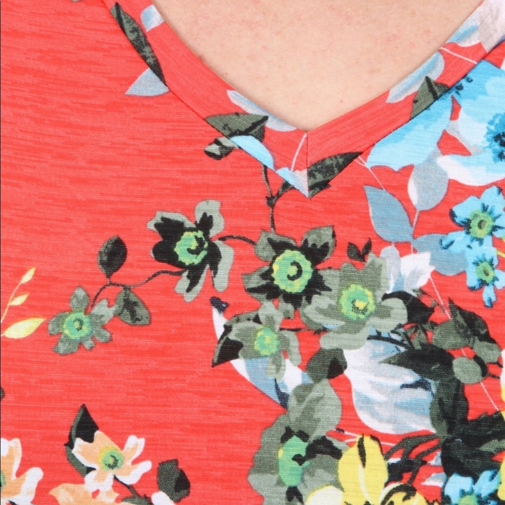 FINAL $$ LAST 2 - Floral V-Neck Top - Plus Size - Picture 4 of 7